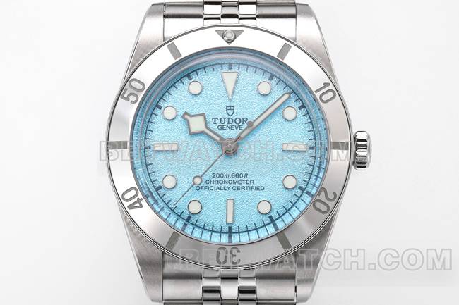 最优复刻手表帝舵碧湾ZF工厂蓝盘54型M79000正面实拍图