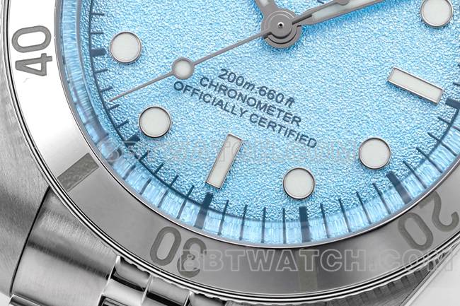 最优复刻手表帝舵碧湾ZF工厂蓝盘54型M79000正面实拍图