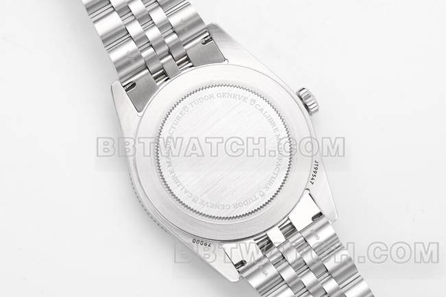 最优复刻手表帝舵碧湾ZF工厂蓝盘54型M79000背面实拍图