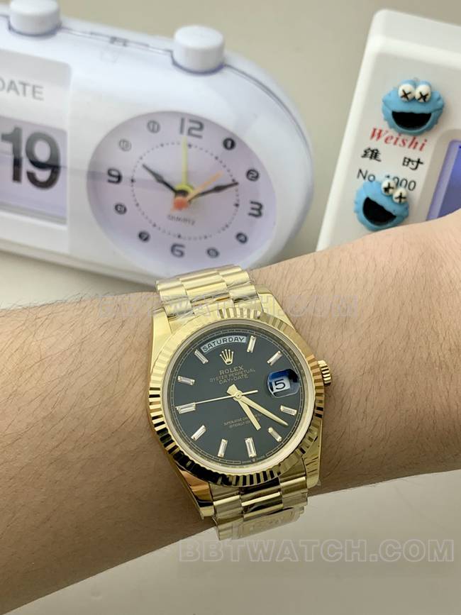 最佳复刻手表劳力士黑盘PPM厂星期日历机械黄金正面实拍图