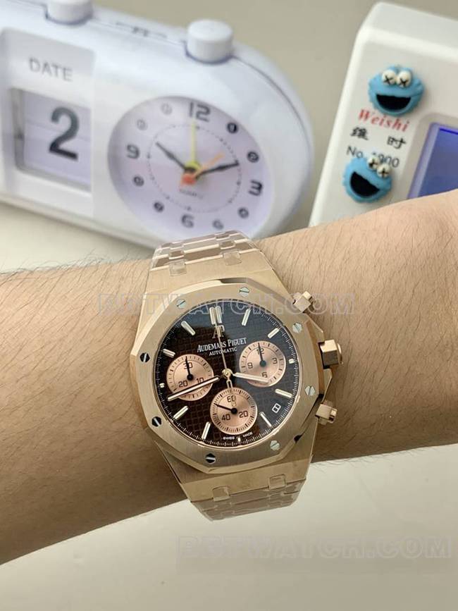 顶级复刻手表爱彼BLS厂皇家橡树玫瑰金黑盘机械26420正面实拍图