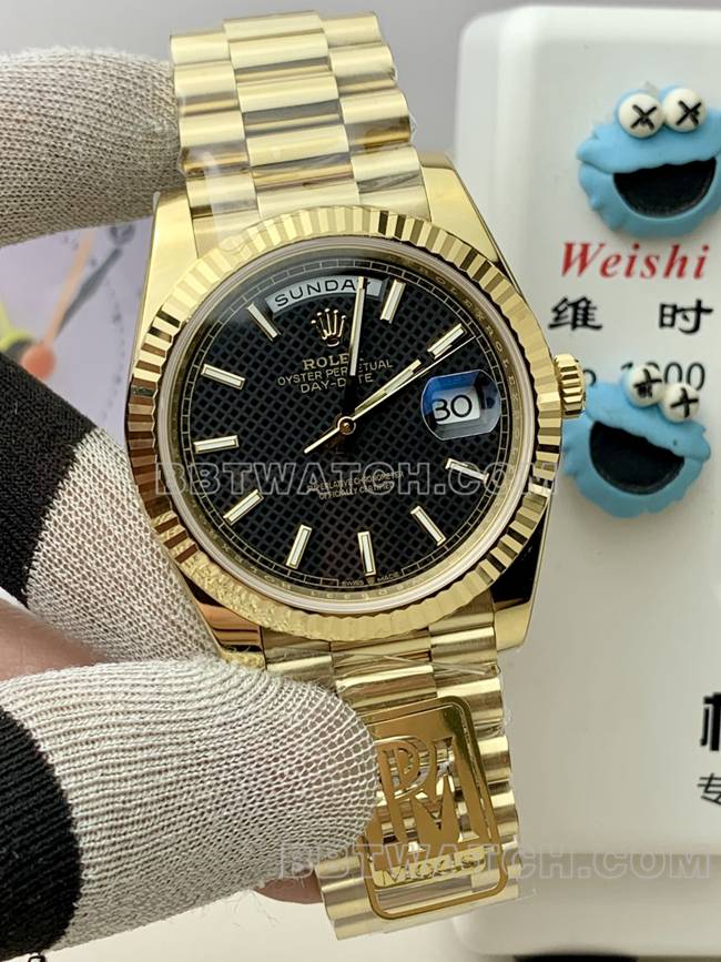 超级克隆手表PPM厂黑盘格纹劳力士星期日历黄金机械正面实拍图