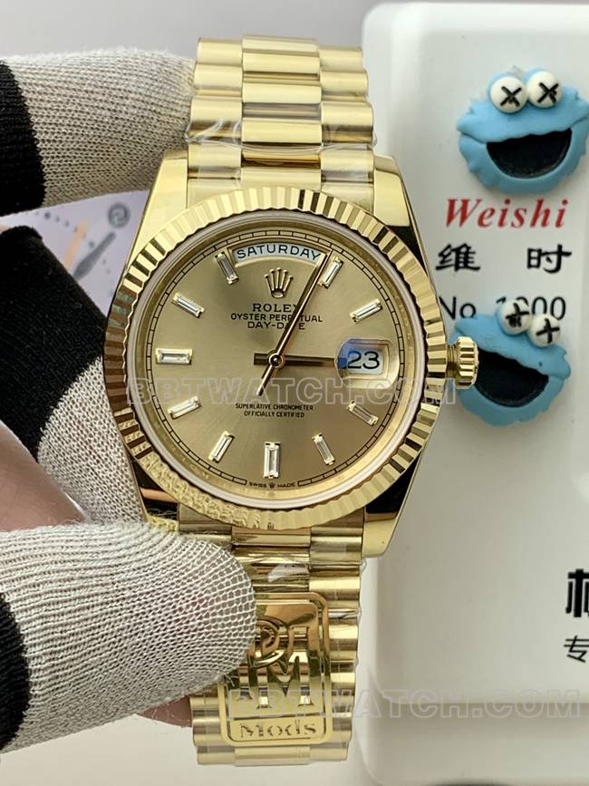 最优复刻手表劳力士黄金PPM厂星期日历机械金盘正面实拍图