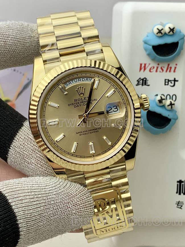 最优复刻手表劳力士黄金PPM厂星期日历机械金盘正面实拍图