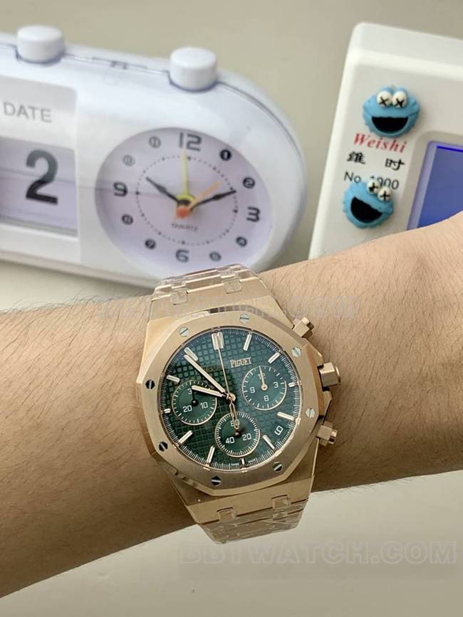 1:1复刻手表爱彼BLS厂皇家橡树玫瑰金绿盘机械26420正面实拍图
