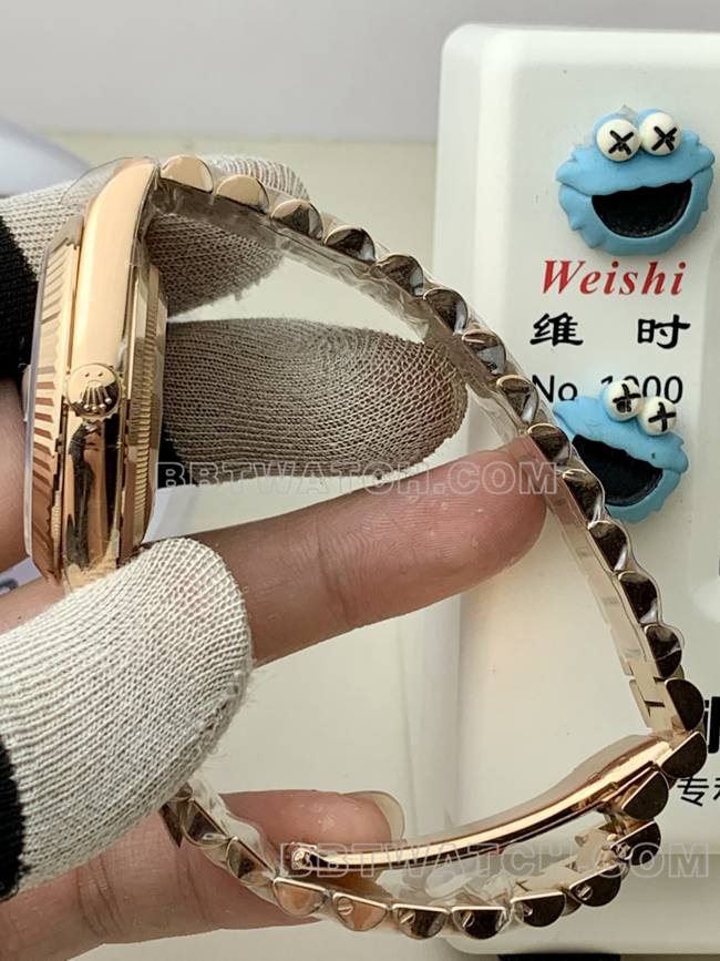 最佳复刻手表PPM厂白盘罗马数字劳力士星期日历玫瑰金机械侧面实拍图