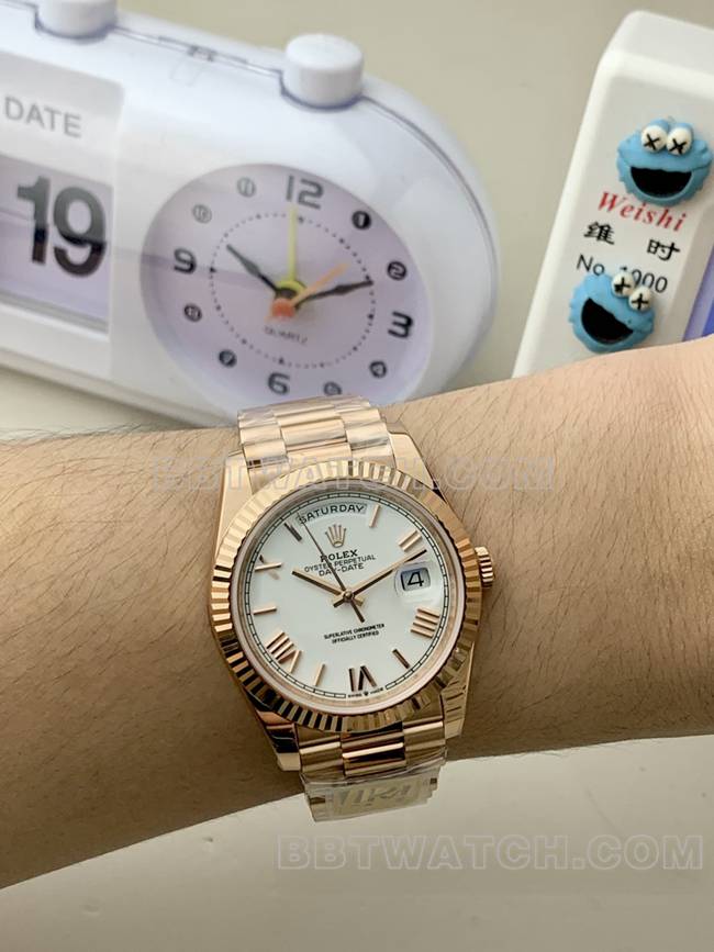 最佳复刻手表PPM厂白盘罗马数字劳力士星期日历玫瑰金机械正面实拍图