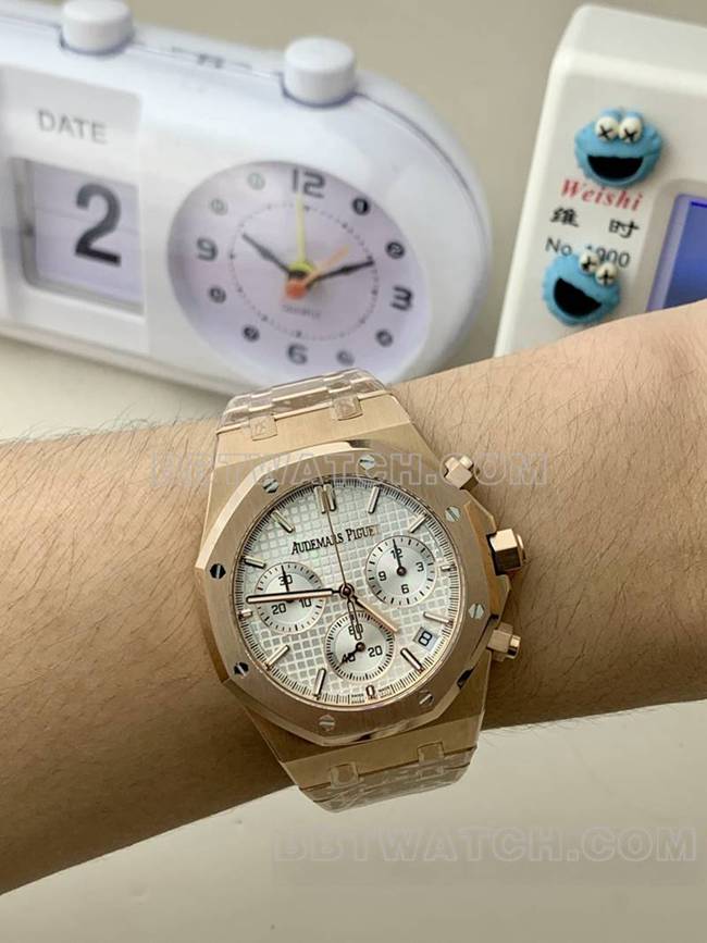 超级克隆手表爱彼BLS厂皇家橡树玫瑰金银盘机械26420正面实拍图