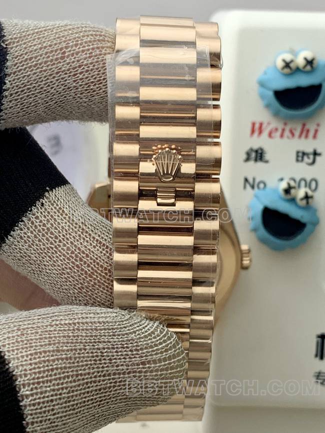 1:1复刻手表劳力士玫瑰金PPM厂星期日历机械绿盘罗马数字表带实拍图
