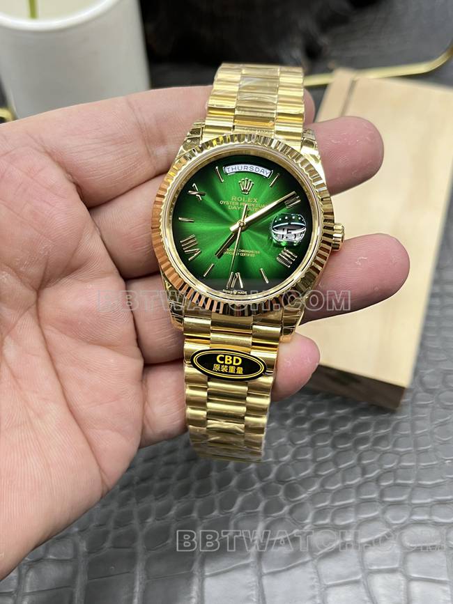 顶级复刻手表CBD厂劳力士星期日历3255机械绿盘40mm正面实拍图
