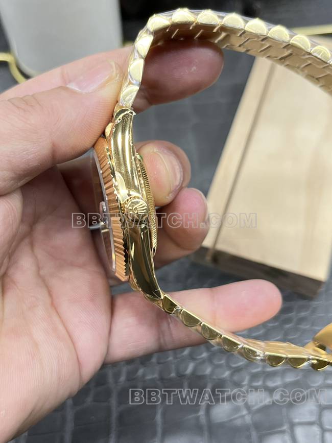 顶级复刻手表CBD厂劳力士星期日历3255机械绿盘40mm侧面实拍图