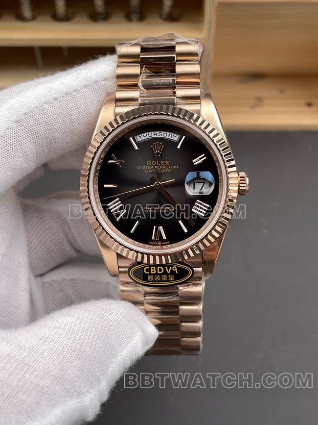 最佳复刻手表CBD厂星期日历劳力士3255机械玫瑰金烟熏黑盘正面实拍图