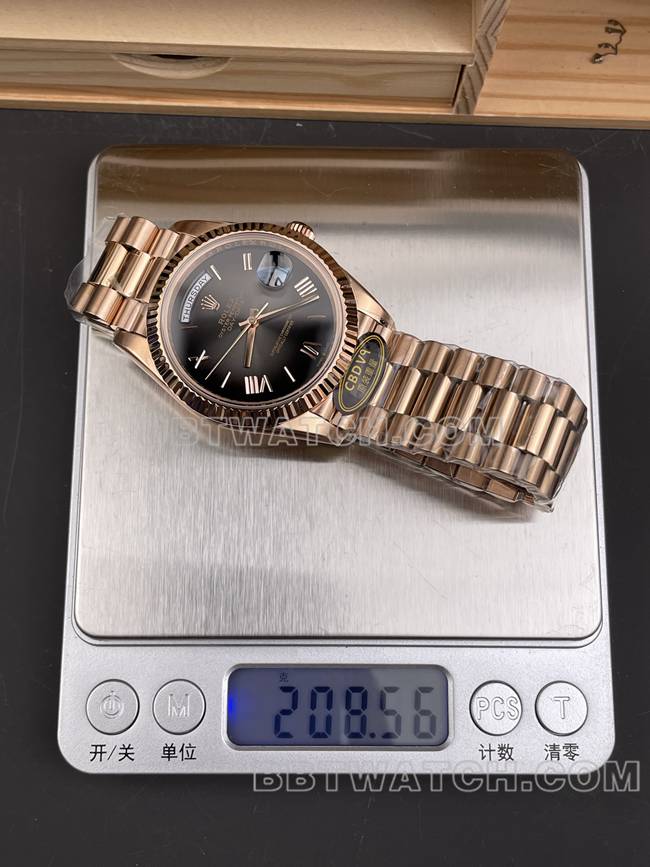 最佳复刻手表CBD厂星期日历劳力士3255机械玫瑰金烟熏黑盘重量实拍图