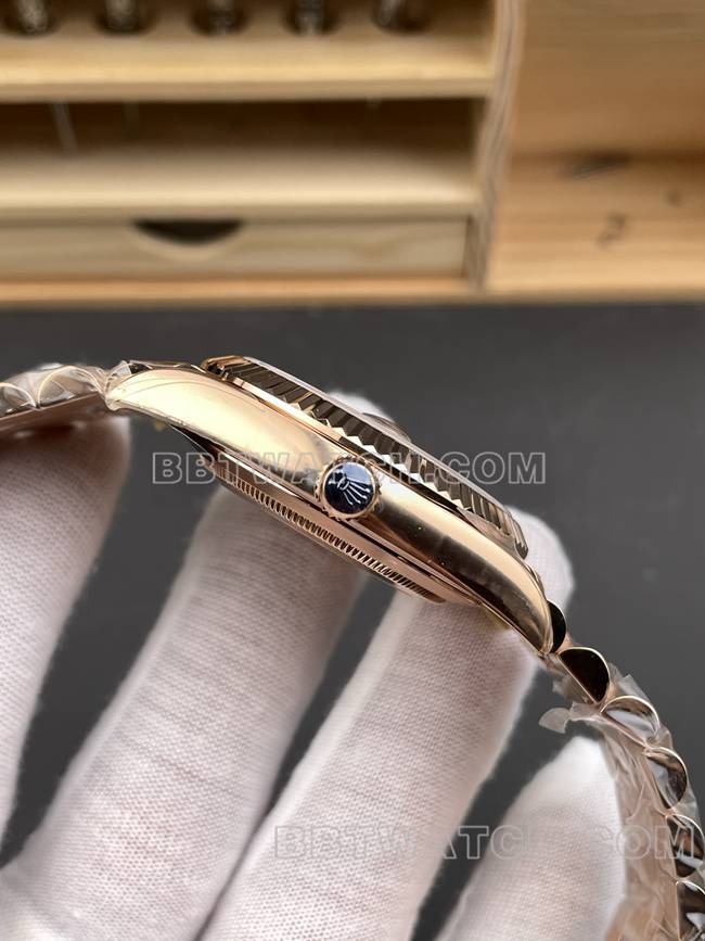 最佳复刻手表CBD厂星期日历劳力士3255机械玫瑰金烟熏黑盘侧面实拍图