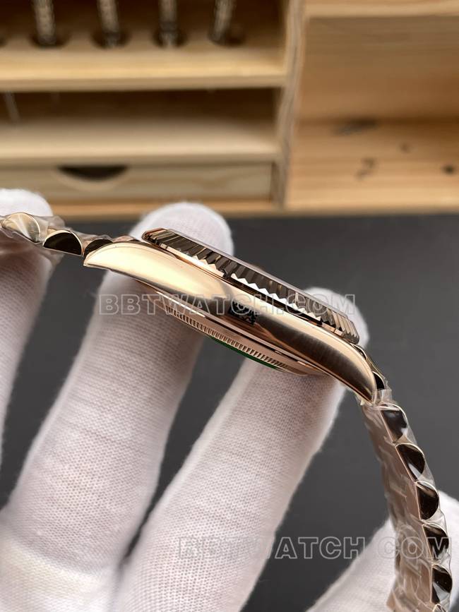 最佳复刻手表CBD厂星期日历劳力士3255机械玫瑰金烟熏黑盘侧面实拍图