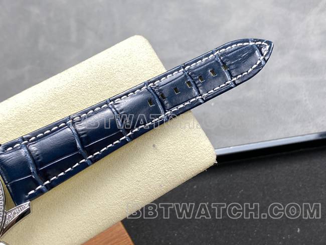 最佳复刻手表BLS厂百年灵航空计时镶钻蓝盘皮带款表带实拍图
