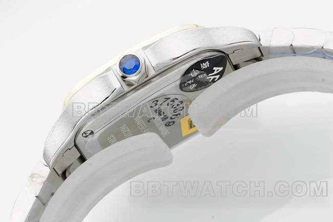 1:1复刻手表山度士卡地亚银盘黄金镶钻圈石英机芯侧面实拍图