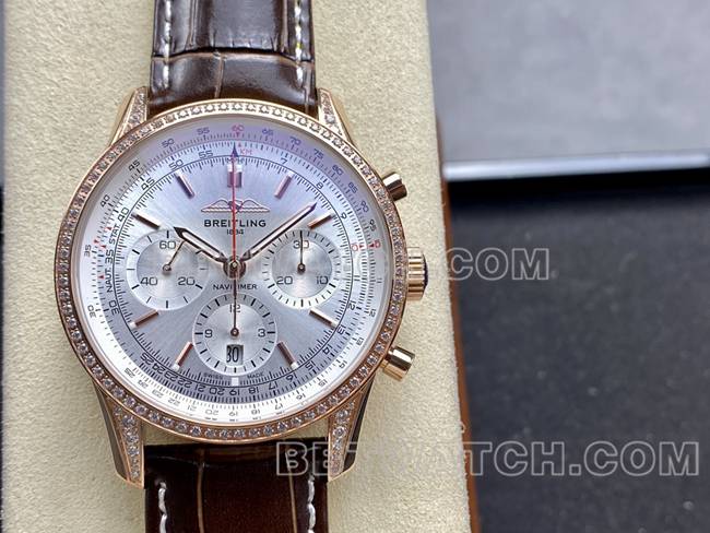 最优复刻手表BLS厂银白盘百年灵航空计时玫瑰金镶钻皮带款正面实拍图