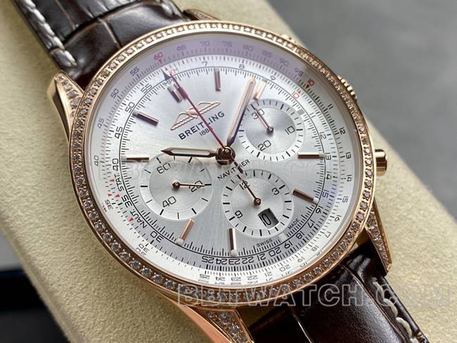 最优复刻手表BLS厂银白盘百年灵航空计时玫瑰金镶钻皮带款正面实拍图
