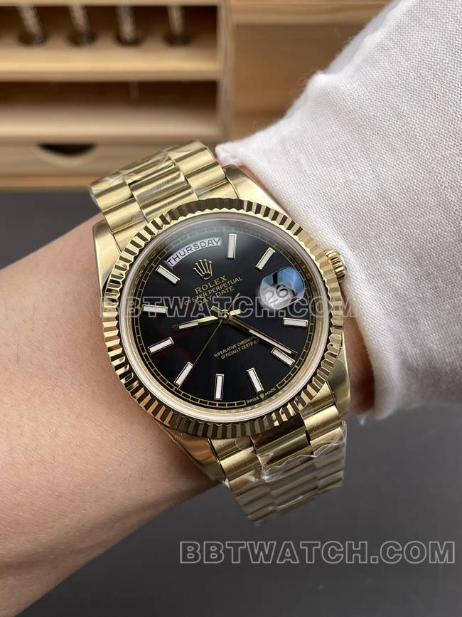 顶级复刻手表CBD厂黑盘劳力士星期日历黄金3255机械正面实拍图