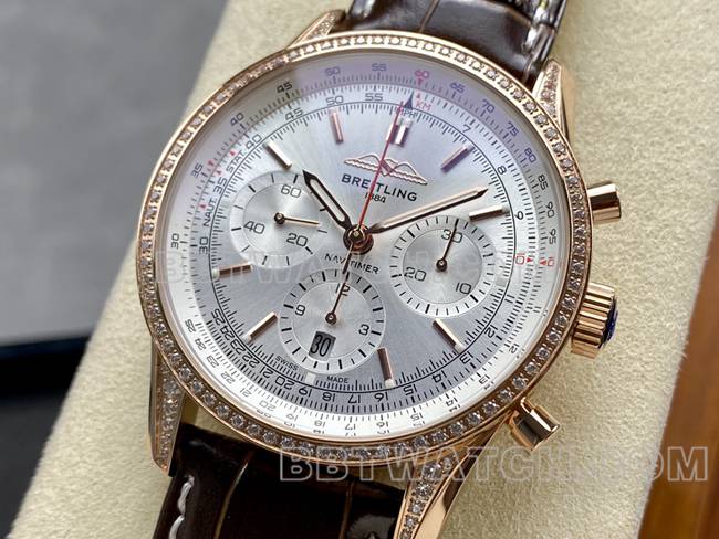 最优复刻手表BLS厂银白盘百年灵航空计时玫瑰金镶钻皮带款正面实拍图