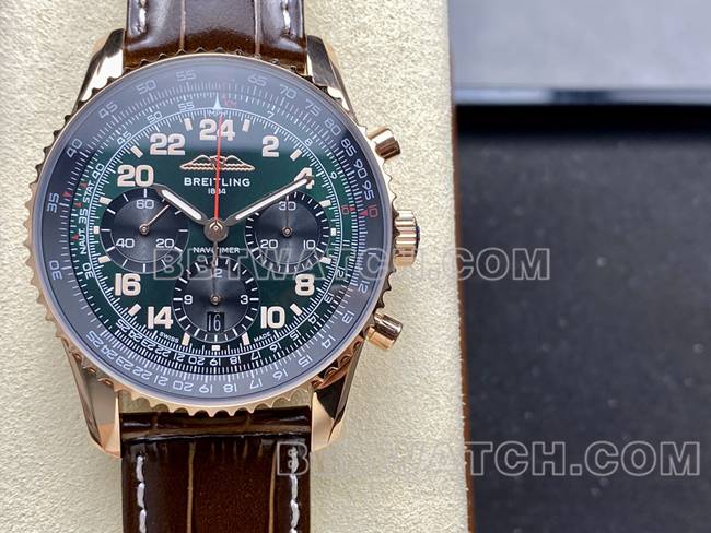 1:1复刻手表BLS厂绿黑盘百年灵航空计时玫瑰金皮带款正面实拍图