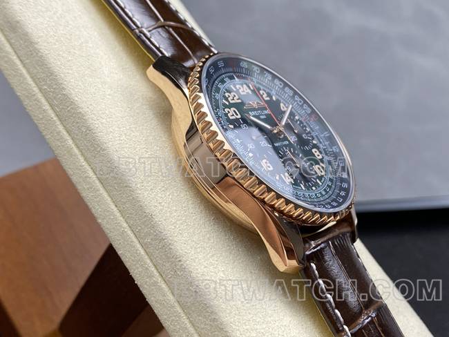 1:1复刻手表BLS厂绿黑盘百年灵航空计时玫瑰金皮带款侧面实拍图