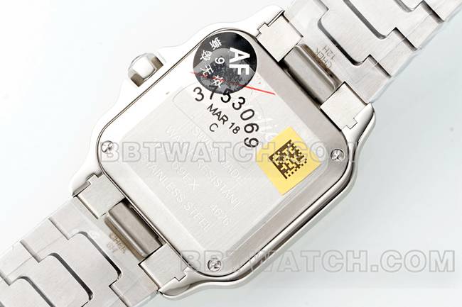 最佳复刻手表山度士卡地亚银盘玫瑰金圈石英机芯背面实拍图