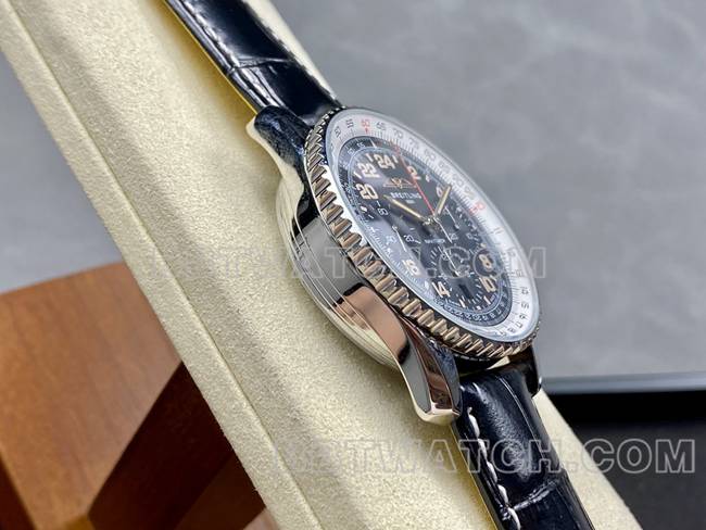 超级克隆手表BLS厂黑白盘百年灵航空计时皮带款侧面实拍图