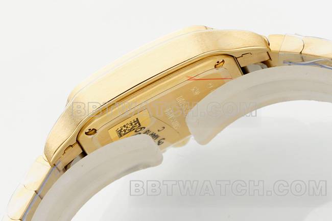 顶级复刻手表卡地亚银盘山度士石英机芯黄金表带侧面实拍图