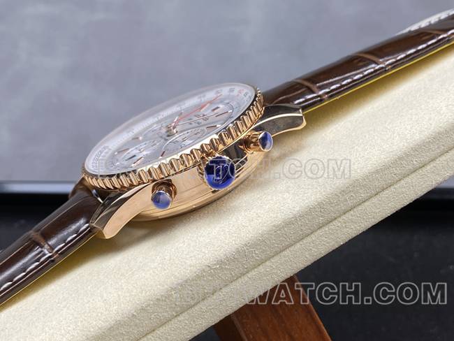 最佳复刻手表BLS厂银白盘百年灵航空计时玫瑰金皮带款侧面实拍图