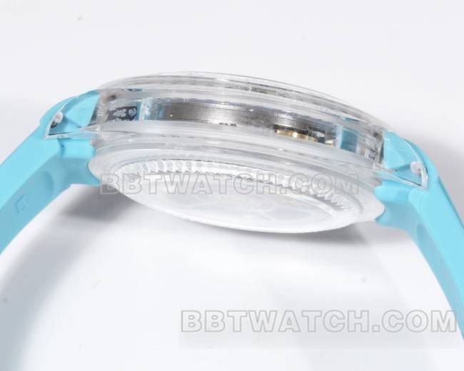 超级克隆手表TW厂迪通拿劳力士透明壳蓝色橡胶表带侧面实拍图