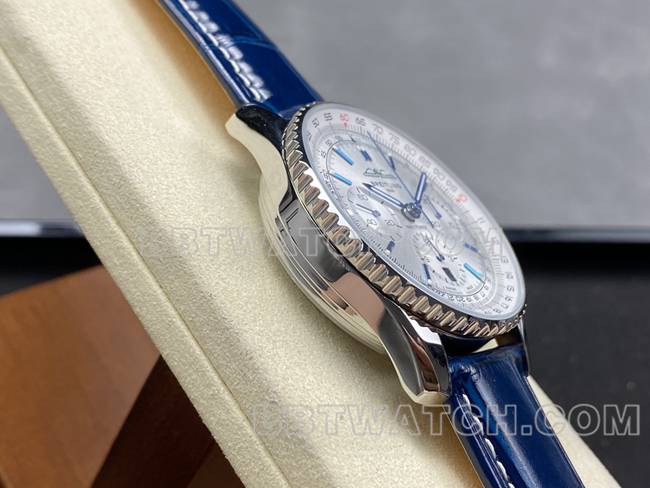 最优复刻手表BLS厂航空计时百年灵银白盘蓝色皮带款侧面实拍图