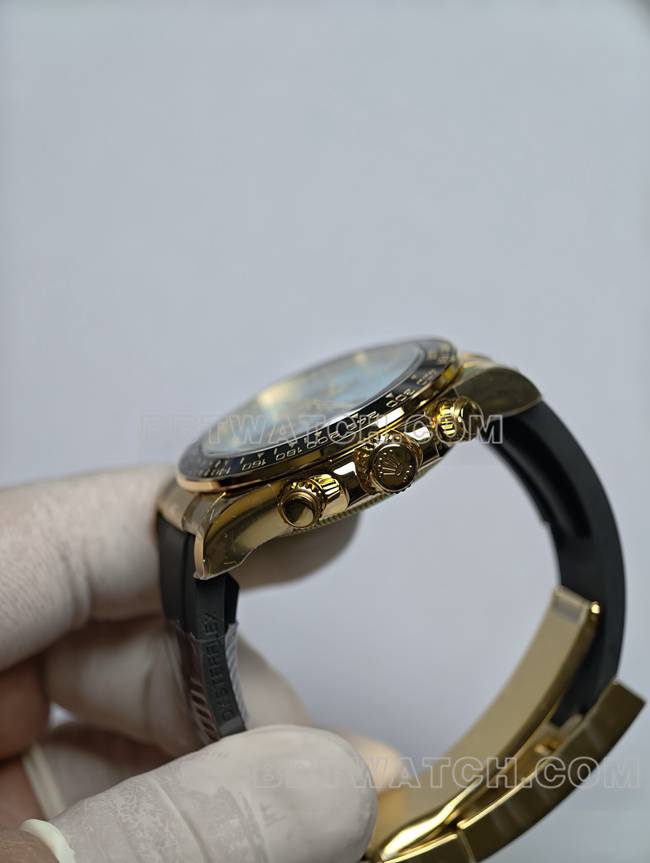 1:1复刻手表劳力士浅蓝盘迪通拿真金真钻定制黄金侧面实拍图
