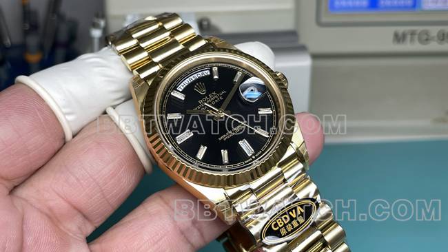 最优复刻手表CBD厂劳力士星期日历3255机械黑盘40mm正面实拍图