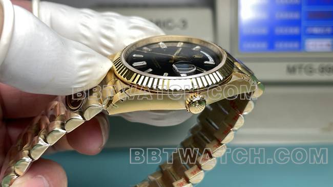 最优复刻手表CBD厂劳力士星期日历3255机械黑盘40mm侧面实拍图