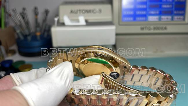 最优复刻手表CBD厂劳力士星期日历3255机械黑盘40mm侧面实拍图