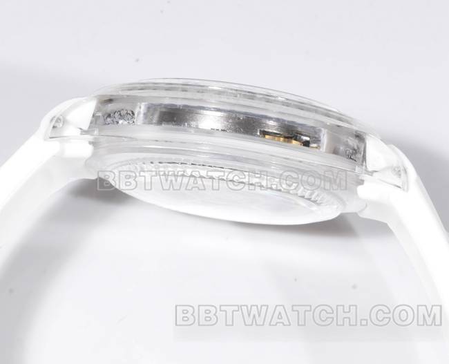 顶级复刻手表TW厂迪通拿劳力士透明壳白色橡胶表带侧面实拍图