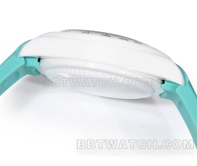 最优复刻手表TW厂迪通拿劳力士白壳绿色橡胶表带侧面实拍图