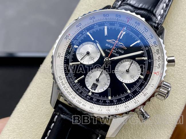 最佳复刻手表BLS厂航空计时百年灵黑白盘黑色皮带款正面实拍图