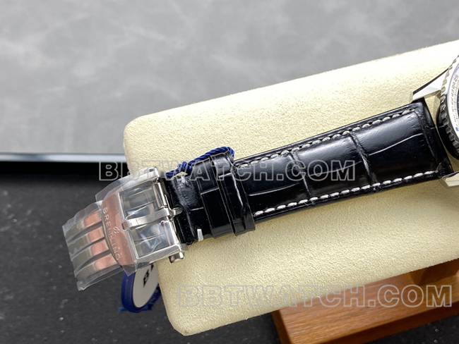 最佳复刻手表BLS厂航空计时百年灵黑白盘黑色皮带款表扣实拍图