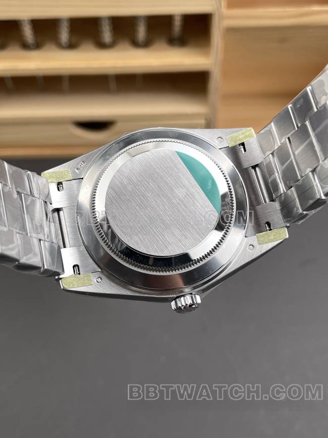 超级克隆手表CBD厂劳力士星期日历3255机械陨石盘40mm背面实拍图