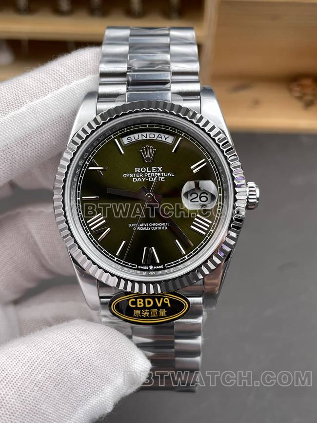 最佳复刻手表CBD厂劳力士星期日历3255机械橄榄绿盘40mm正面实拍图