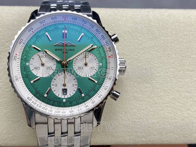 1:1复刻手表百年灵BLS厂航空计时绿盘钢带款正面实拍图