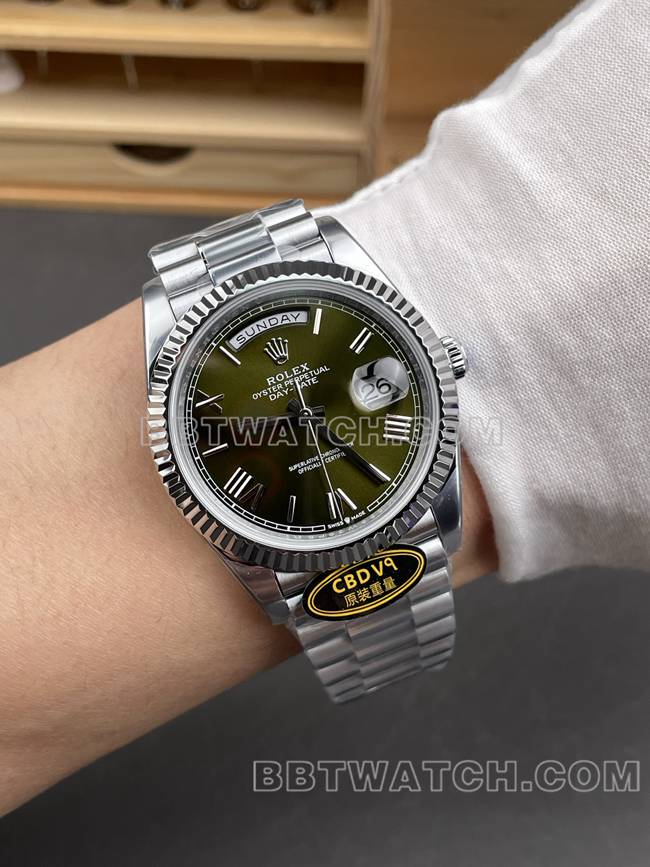 最佳复刻手表CBD厂劳力士星期日历3255机械橄榄绿盘40mm正面实拍图
