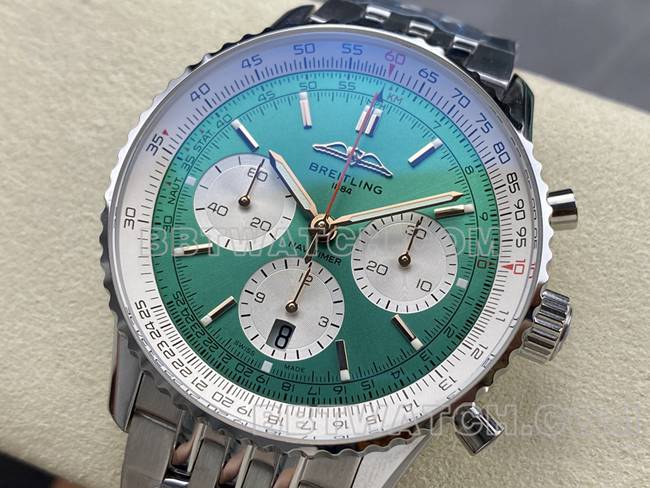 1:1复刻手表百年灵BLS厂航空计时绿盘钢带款正面实拍图