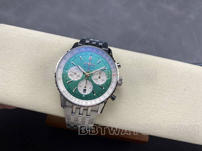 1:1复刻手表百年灵BLS厂航空计时绿盘钢带款正面实拍图