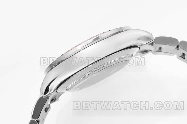 最佳复刻手表迪通拿RX厂劳力士彩虹钻圈黑盘机械侧面实拍图