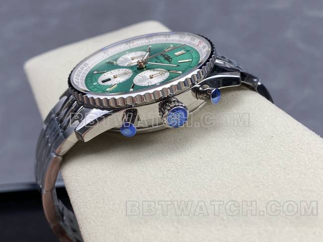 1:1复刻手表百年灵BLS厂航空计时绿盘钢带款侧面实拍图