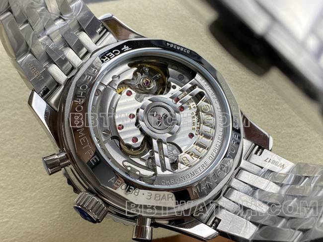 1:1复刻手表百年灵BLS厂航空计时绿盘钢带款背面实拍图